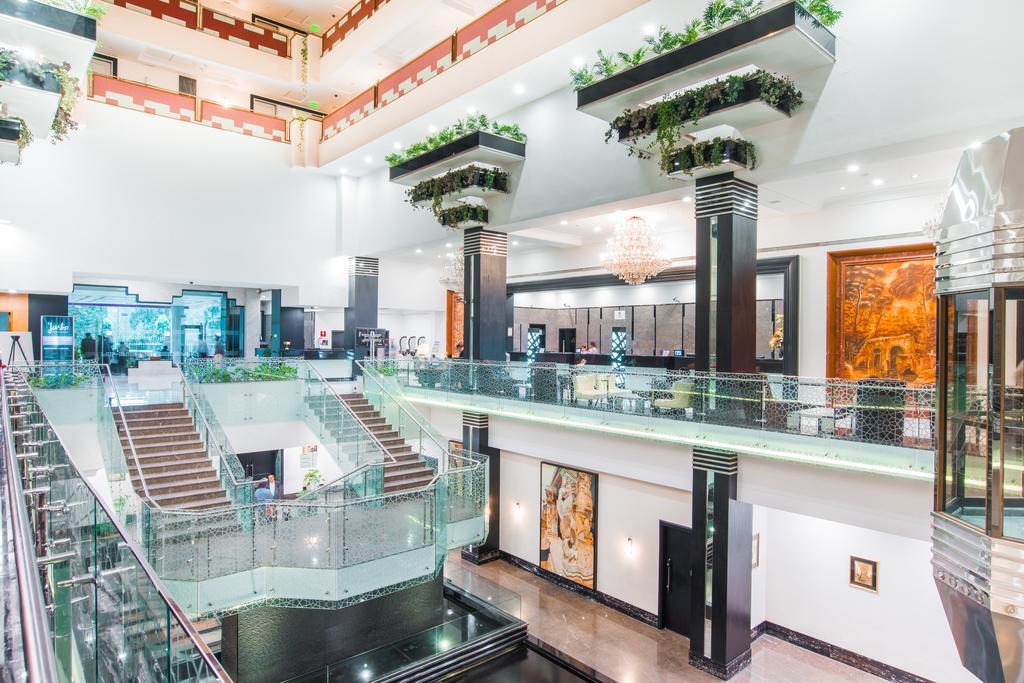 Le Meridien Бангалор Екстериор снимка