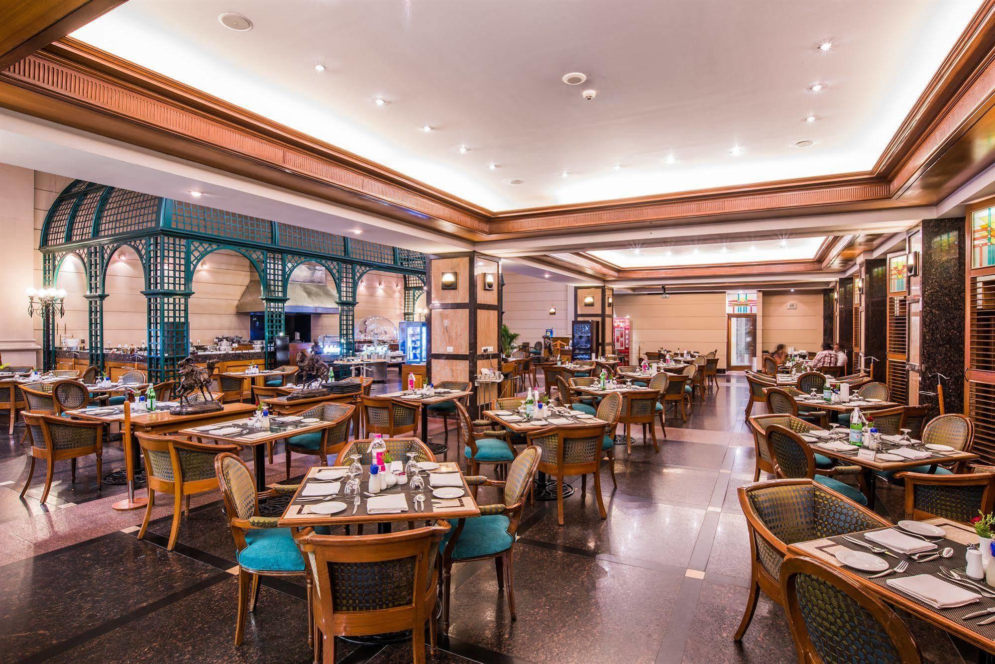Le Meridien Бангалор Екстериор снимка