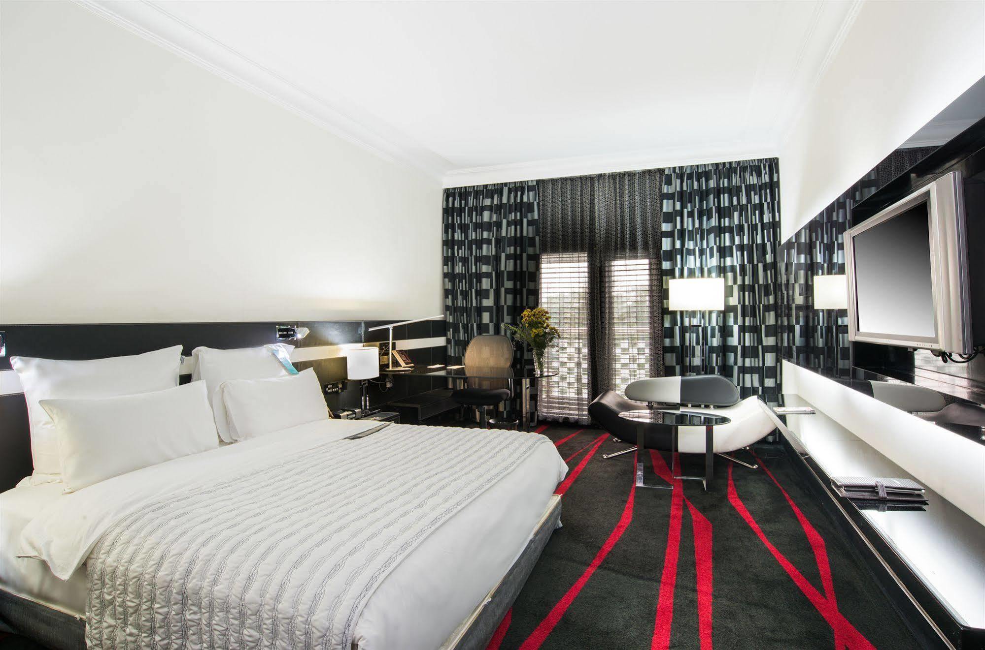 Le Meridien Бангалор Екстериор снимка
