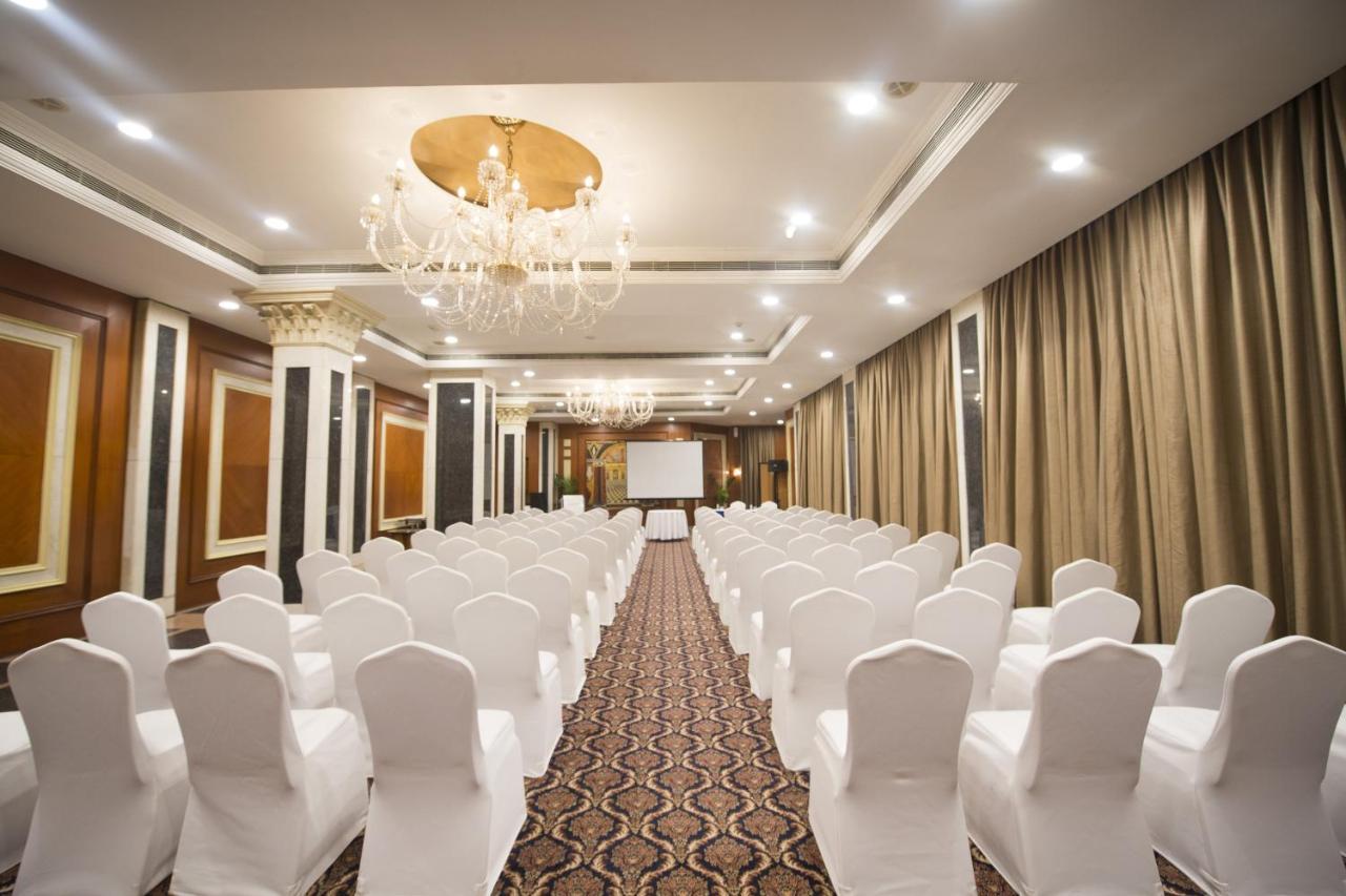 Le Meridien Бангалор Екстериор снимка